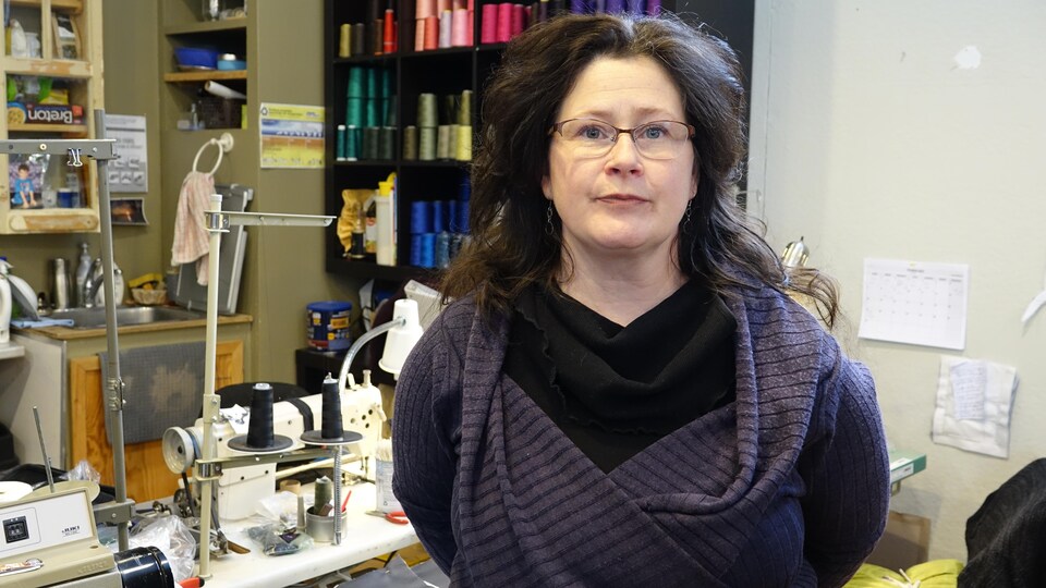 Michelle Secours photographiée dans son atelier de Caplan.