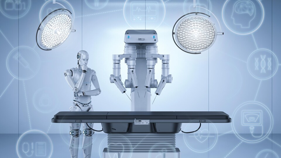 Un robot se tient près d'une table d'opération munie d'un système robotisé.