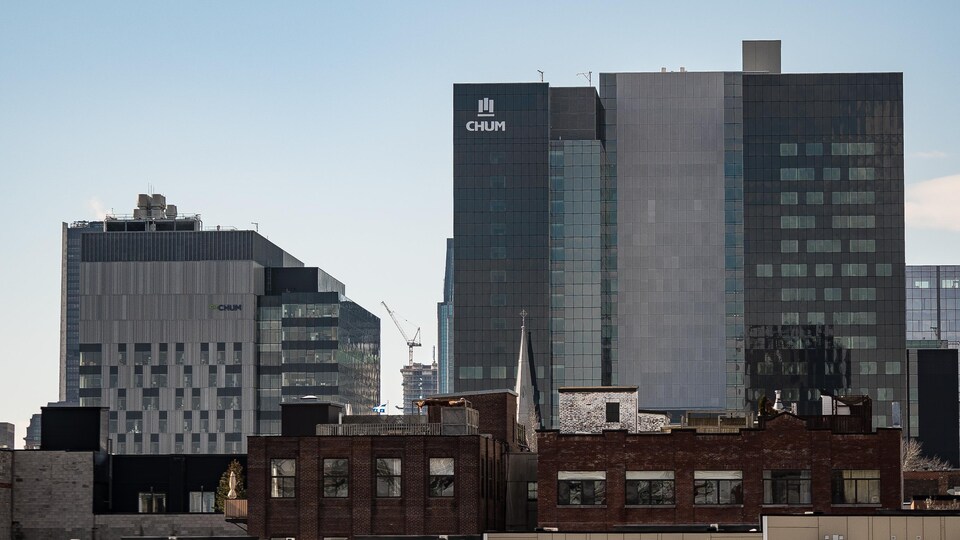 Les immeubles du CHUM au centre-ville de Montréal