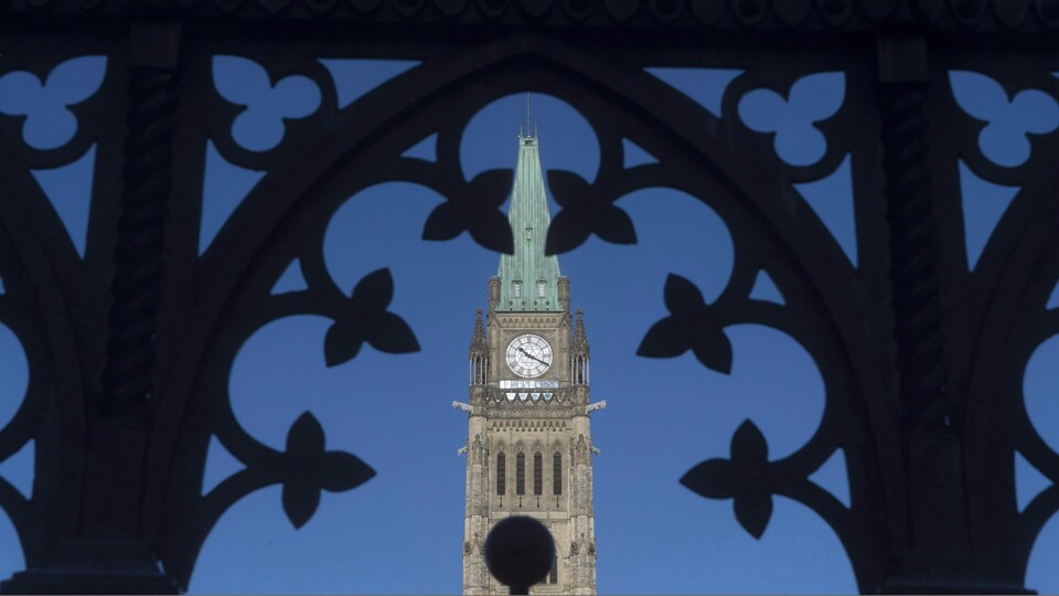 L'édifice principal du Parlement fédéral canadien situé à Ottawa.