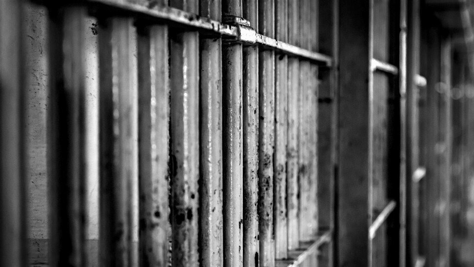 Des barreaux d'une prison