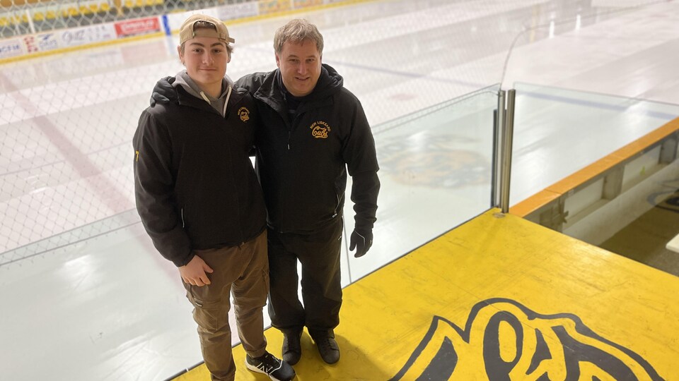 Mikaleb et Jonathan Blier à la patinoire de New Liskeard.
