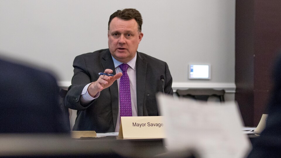 Le maire d'Halifax, Mike Savage, lors d'une réunion des élus en 2018.