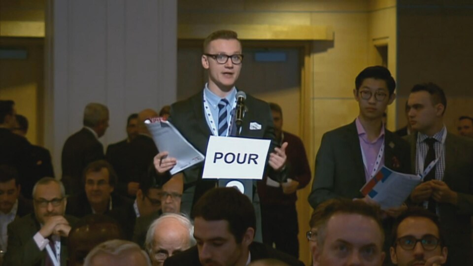 Les militants libéraux ont adopté une résolution visant à s'assurer que les besoins des anglophones sont pris en compte dans chaque projet de loi.