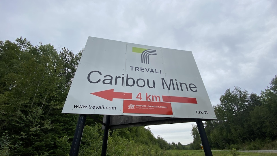L'affiche à l'entrée de la mine Caribou, non loin de Bathurst.