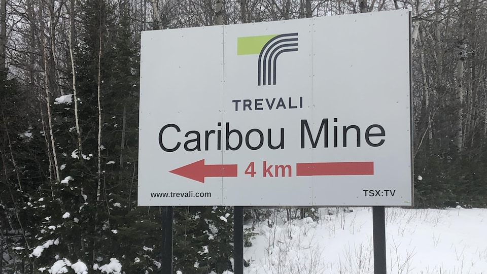 L'affiche à l'entrée de la mine Caribou, à Bathurst.