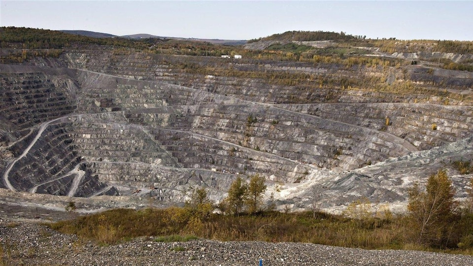 La restes de la mine Jeffrey, à Asbestos, en Estrie.