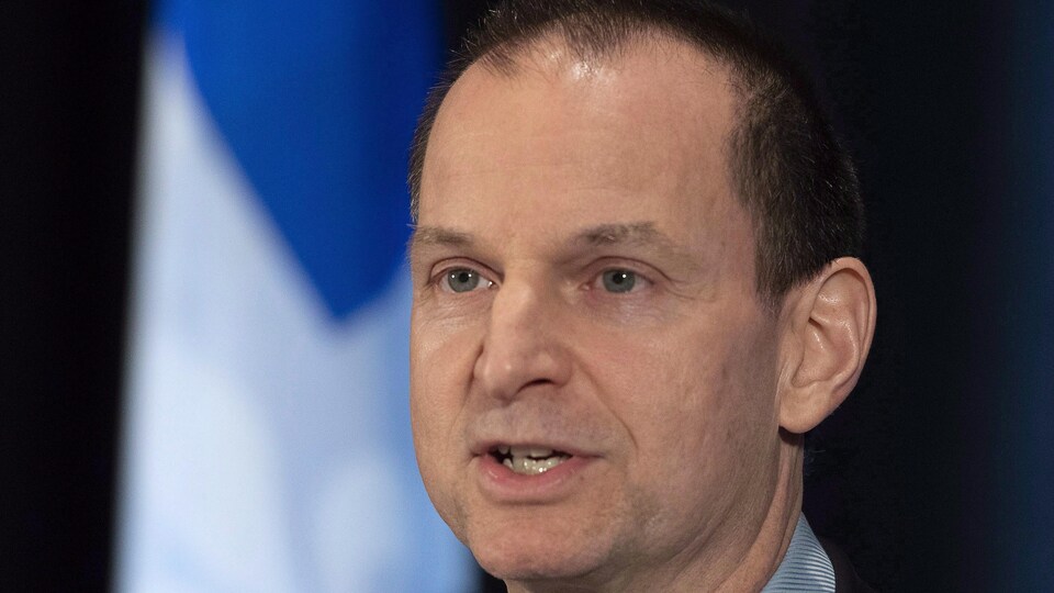 Plan rapproché du ministre Eric Girard.