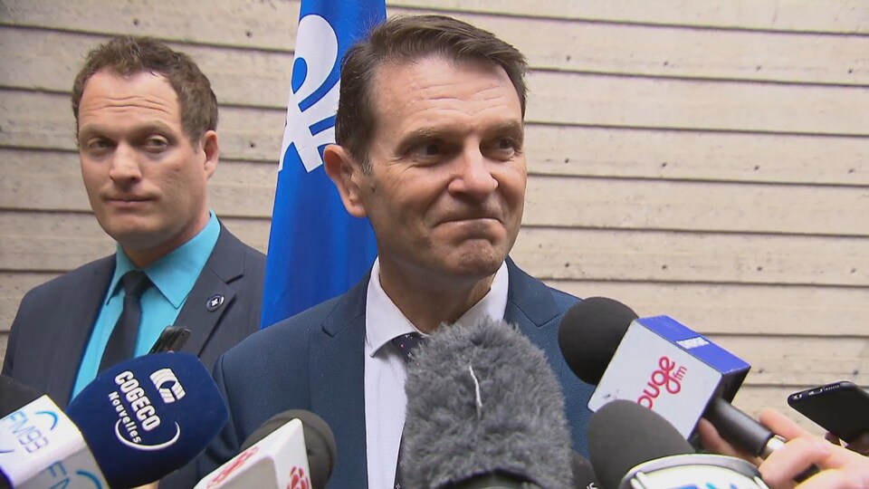 Le ministre des Transport du Québec, François Bonnardel, lors d'un point de presse.
