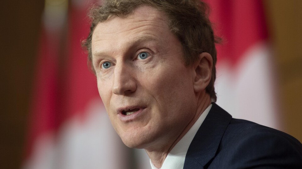 Marc Miller a les yeux grands ouverts et la bouche aussi.