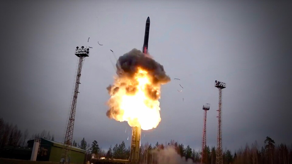 Une vue du lancement d'un missile balistique intercontinental  lors d'un essai.