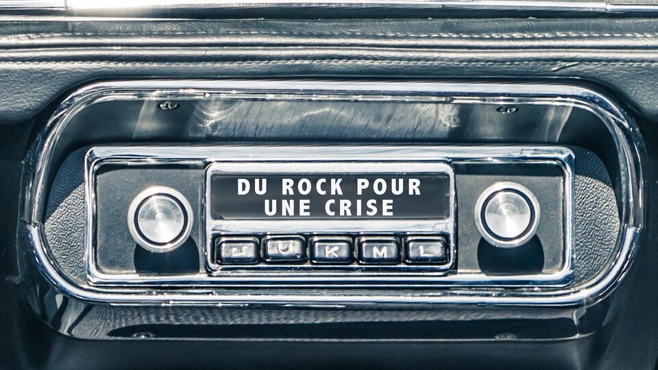 Une radio d'une vieille voiture avec la légende « du rock pour une crise ».