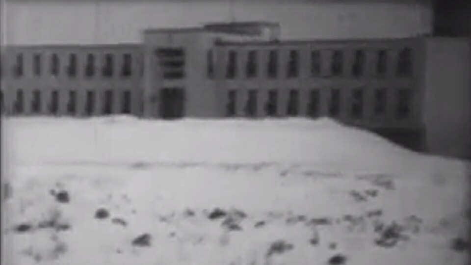 Arrêt sur image d'un extrait du film « Mon collège » de Jean-Pierre Landry et Guy Côté