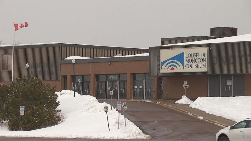 L'entrée de l'édifice.