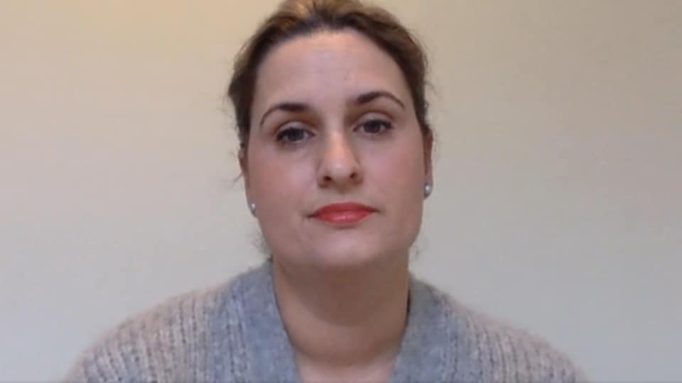 Monique Brideau interviewée par vidéoconférence.