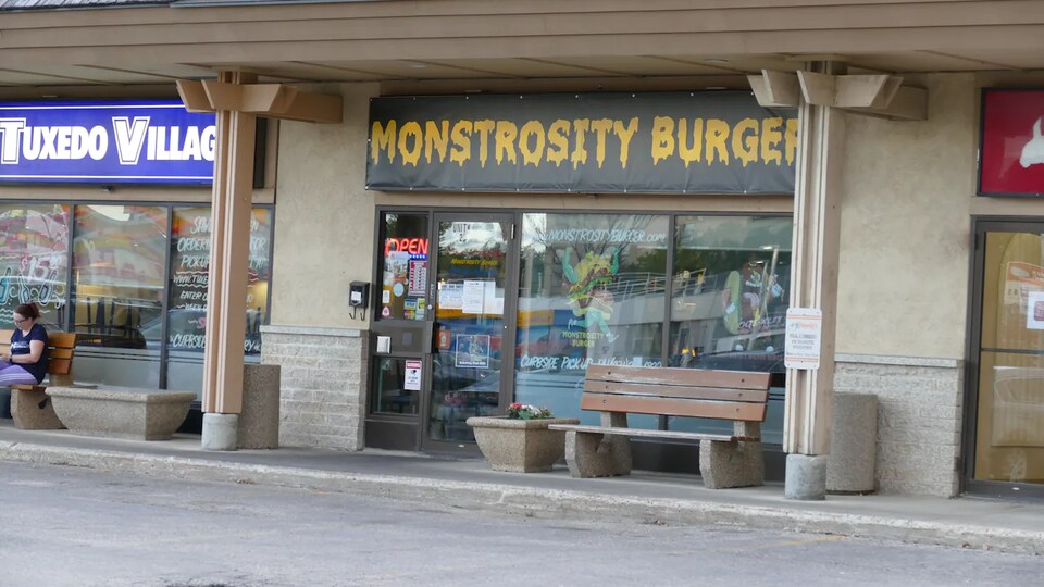 La devanture du restaurant Monstrosity Burger.