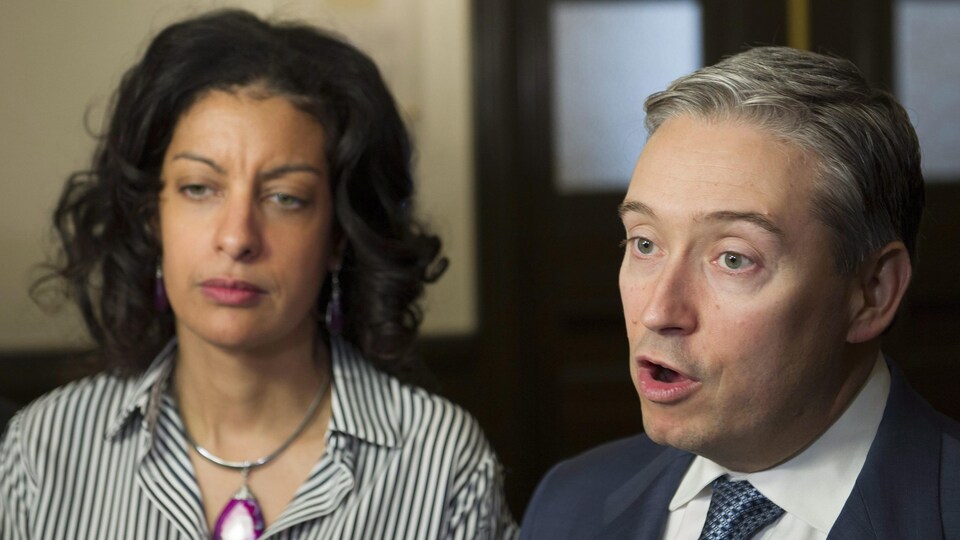 Francois-Philippe Champagne et Dominique Anglade parlent aux journalistes.