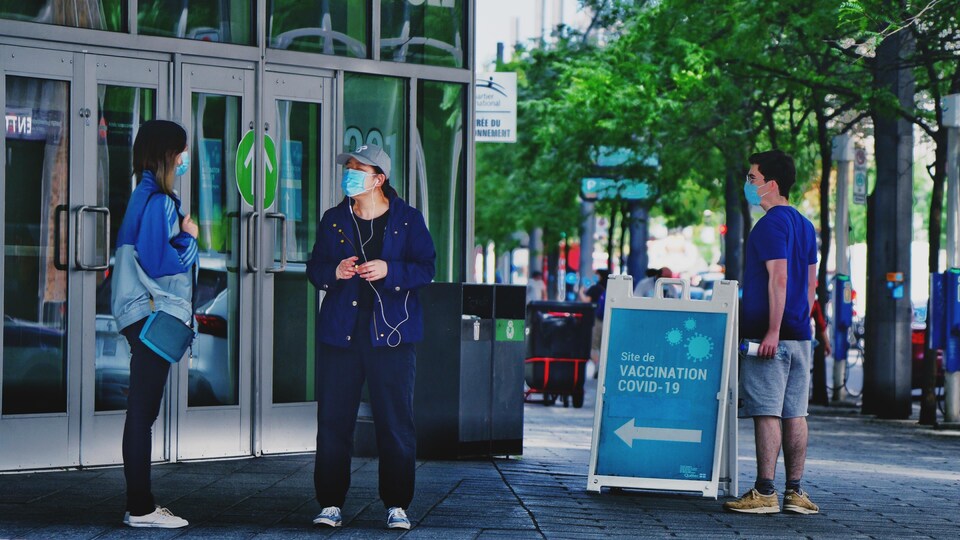 Centre de vaccination contre la COVID-19 à Montréal.