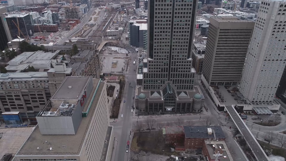 Le centre-ville de Montréal, désert.