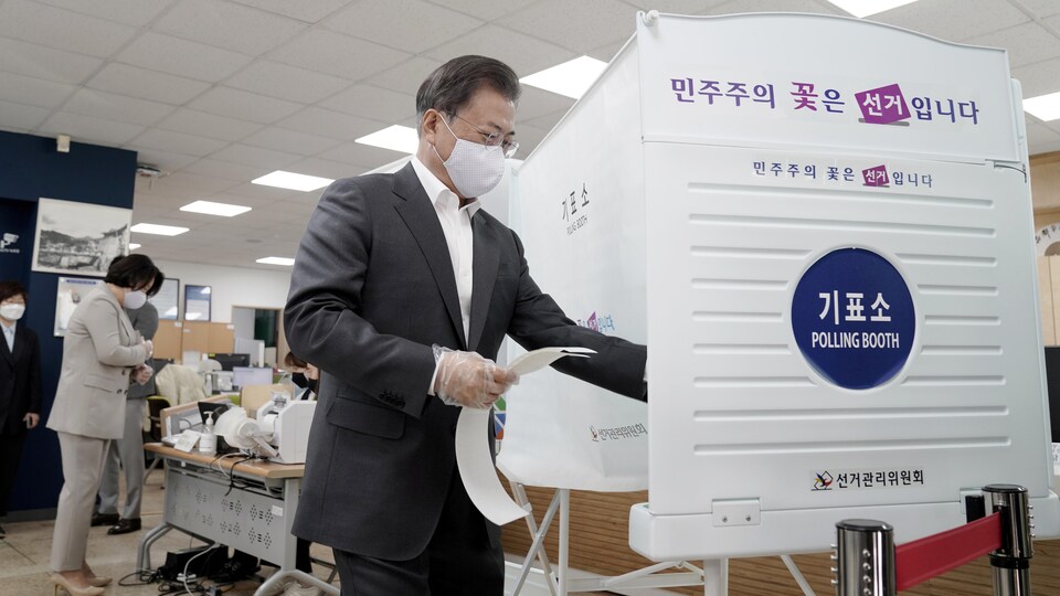 Porter le masque ou non, telle est la question en Corée du Sud 