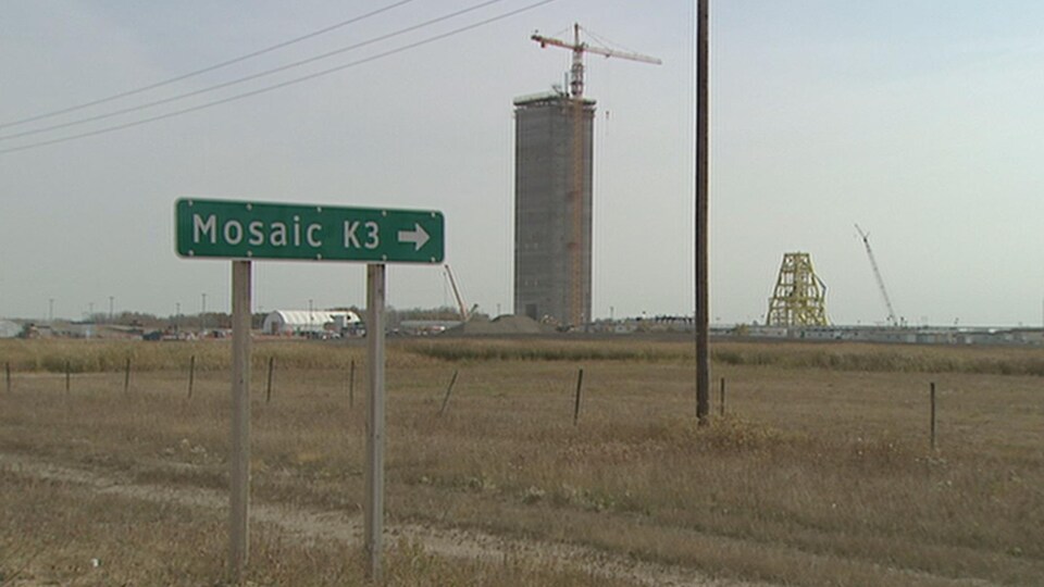 Une pancarte annonçant la mine K3 de Mosaic à Esterhazy, en Saskatchewan. (archives)