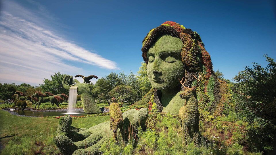 Une oeuvre de mosaïculture représentant la Terre-Mère