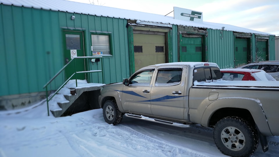 L'ancien entrepôt de camion de la Canadian Freightways, abandonné depuis 2 ans, est en mauvais état.