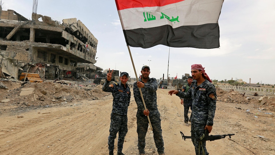 Des soldats de l'armée irakienne célèbrent la libération «imminente» de Mossoul, le 8 juillet 2017.