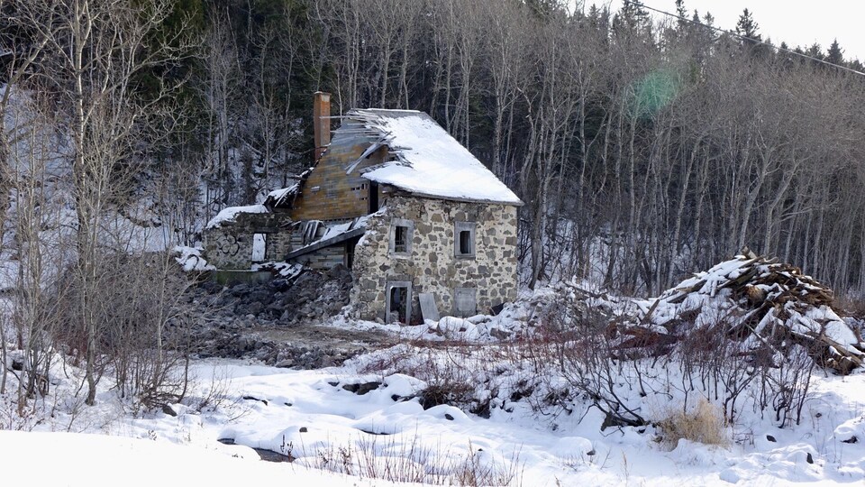 Le moulin de L'Isle-Verte partiellement démoli