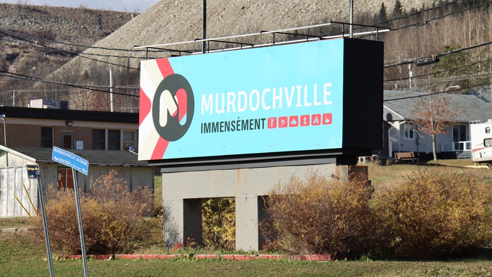 Une pancarte de promotion de Murdochville. 