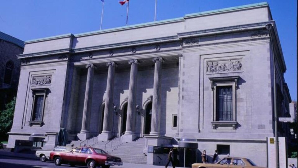 Façade du Musée des beaux-arts de Montréal en 1977.