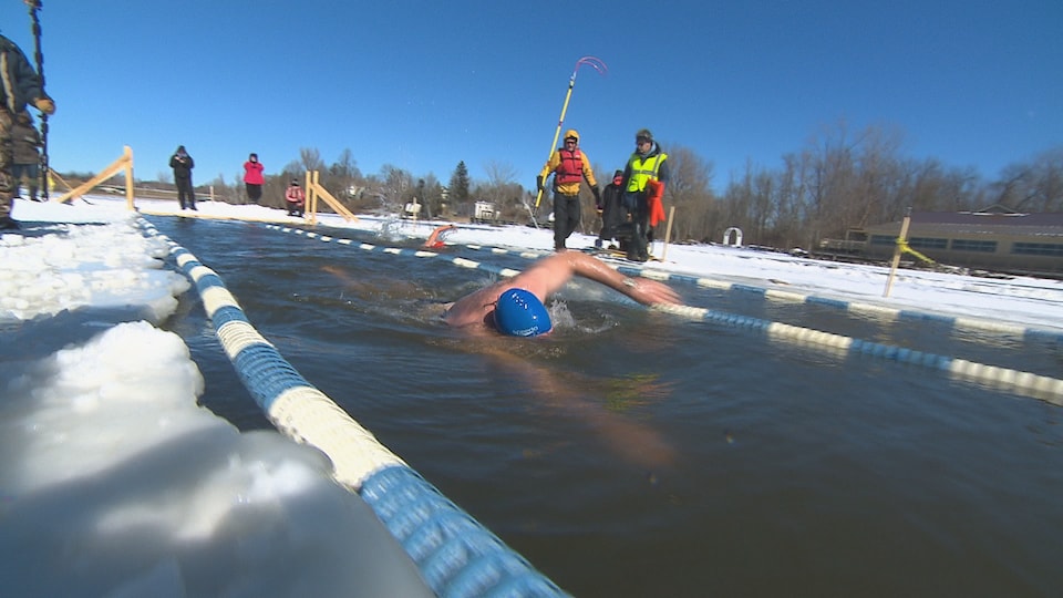 Nager Dans Le Memphremagog A Degres Celsius Radio Canada Ca