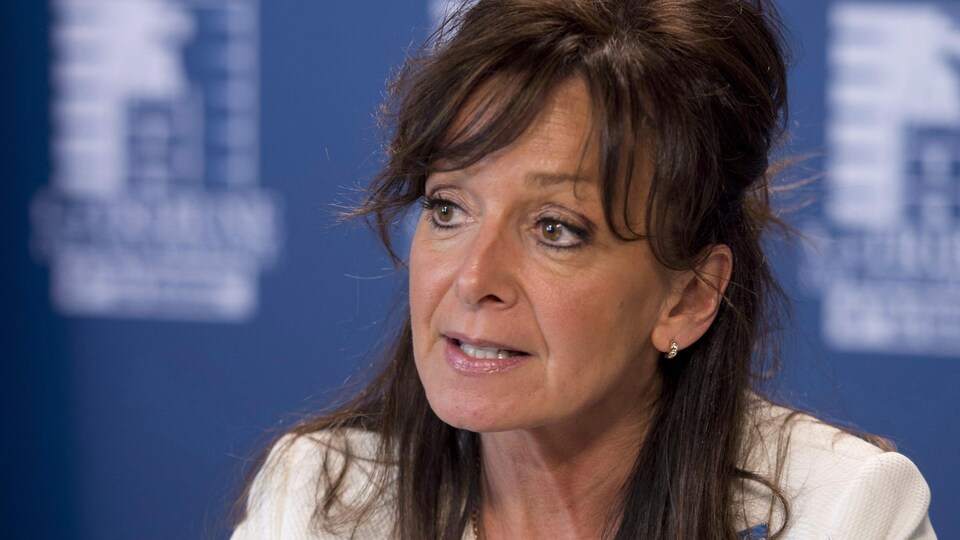 Nancy Bédard s'adressait aux médias en mars 2015 après avoir participé à un comité de l'Assemblée nationale sur la santé.