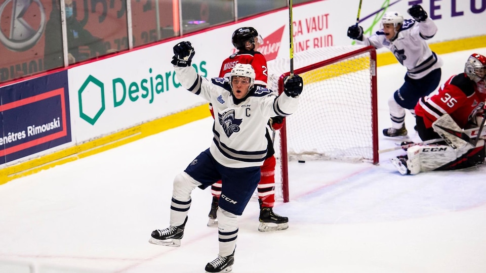 Nathan Ouellet, joueur de la LHJMQ, originaire de Rivière-du-Loup.