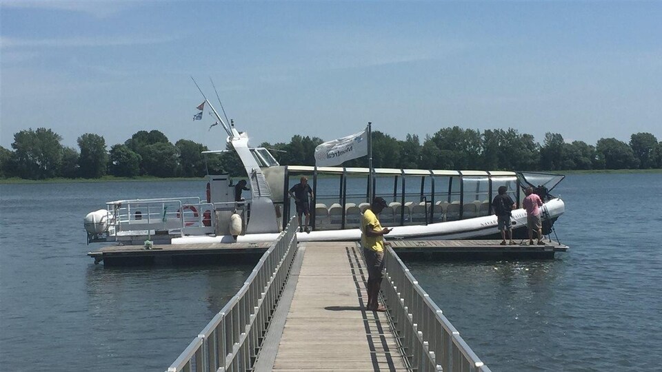 Explorateur, de l'entreprise Navark, est le type de bateau à utiliser pour le projet de navette fluviale, selon une étude.