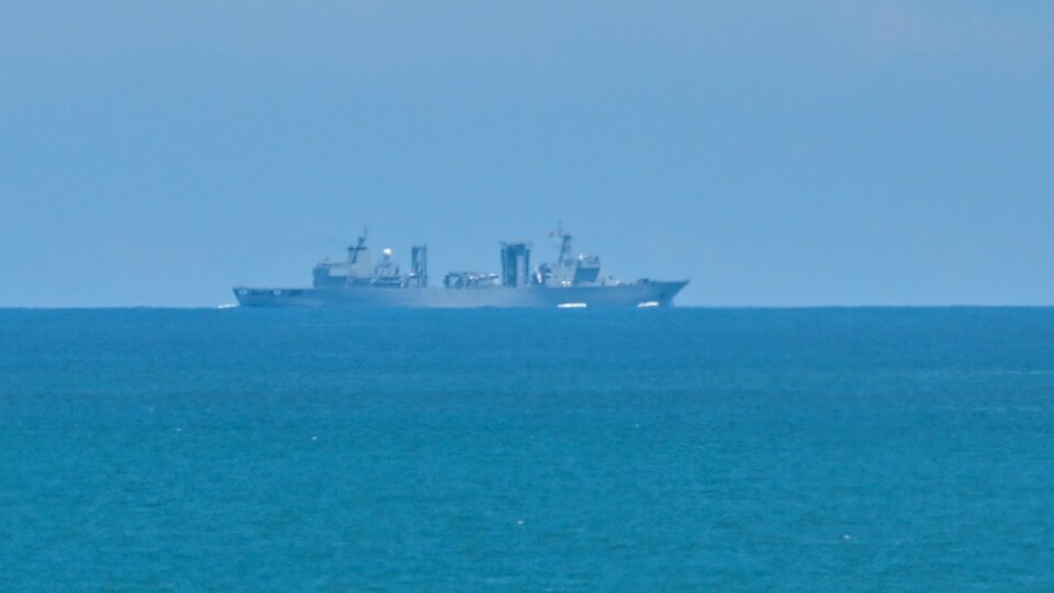 Un navire de guerre chinois vogue près de Taïwan.