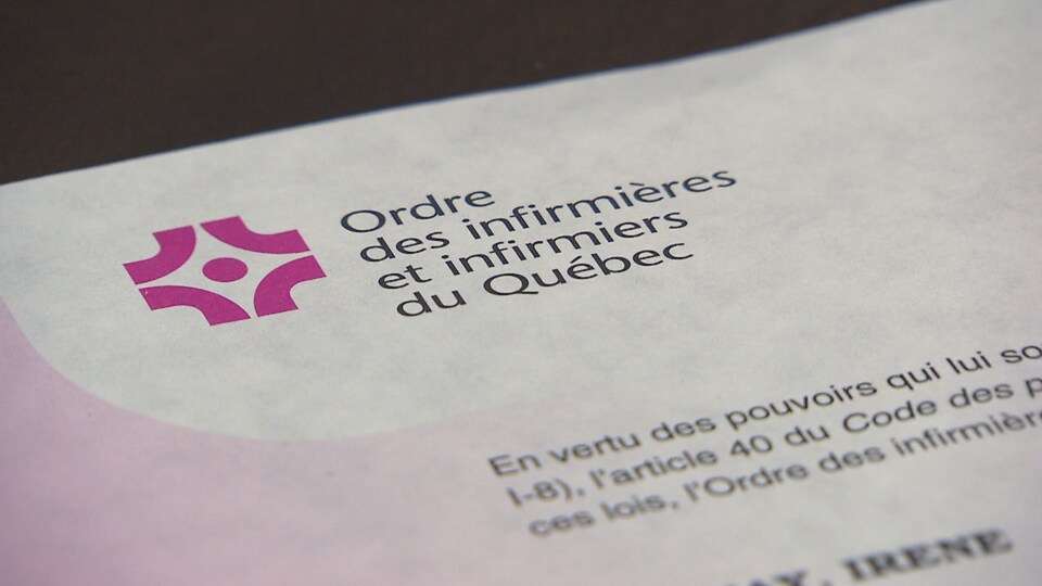 Une lettre de résultat d'examen d'accréditation de l'Ordre des infirmières et infirmiers du Québec.