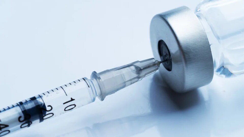 L'Organisation mondiale de la santé estime que l'hésitation à se faire vacciner est l'une des plus importantes menaces à la santé publique dans le monde.