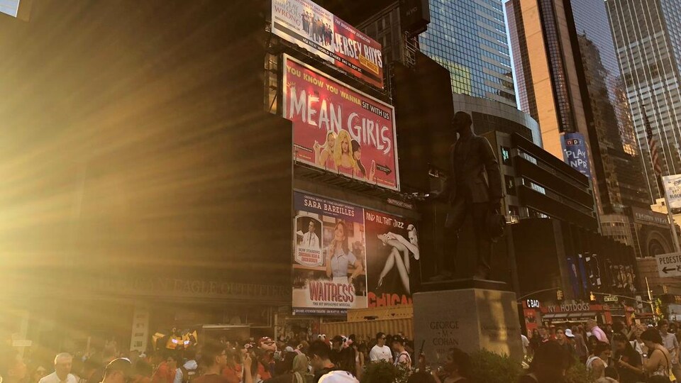 Panne De Courant New Yorkaise De 1977 Une panne d'électricité géante plonge Times Square dans le noir | Radio