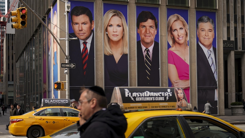 Tucker Carlson, Laura Ingraham ve Sean Hannity gibi en iyi Fox News sunucularının fotoğrafları.