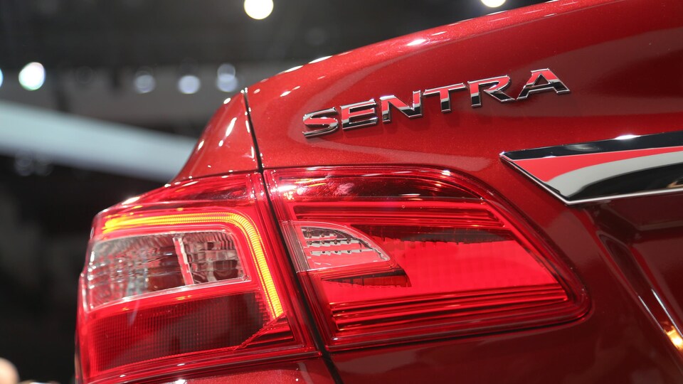 Une Nissan Sentra.