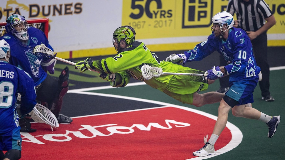 Match de finale de la Ligue nationale de crosse entre le Rush de la Saskatchewan et les Knighthawks de Rochester le 26 mai 2018 à Saskatoon.