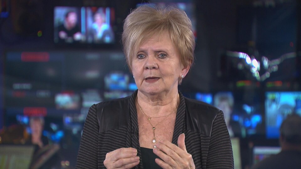 Noëlla Champagne dans le studio télé de Trois-Rivières.