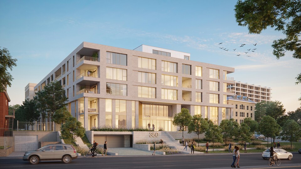 Image de synthèse présentant un immeuble d'appartements de plusieurs étages en bordure d'une route sur laquelle circulent des voitures et des piétons.