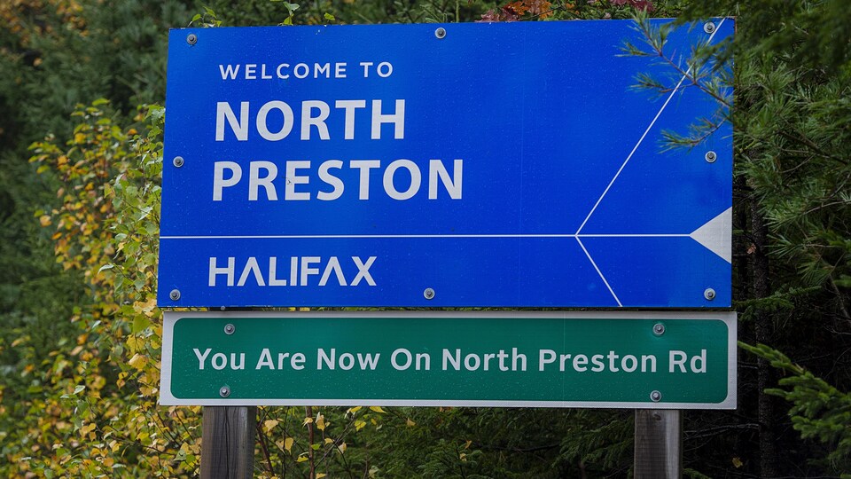 Une photo prise le 27 octobre 2021 de l'enseigne qui souhaite la bienvenue à North Preston.