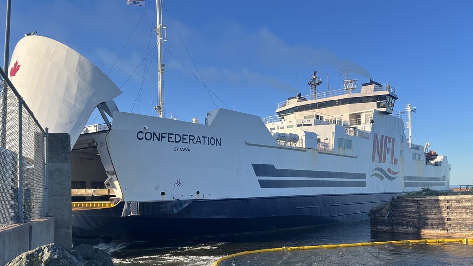 Le navire Confederation de l'entreprise Northumberland Ferries, à Wood Islands à l'Île-du-Prince-Édouard.