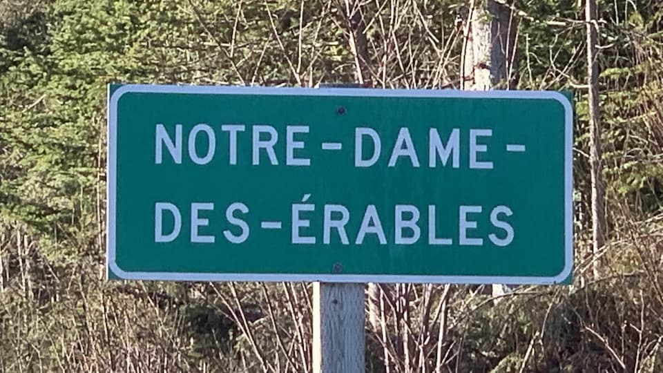Une pancarte indiquant Notre-Dame-des-Érables