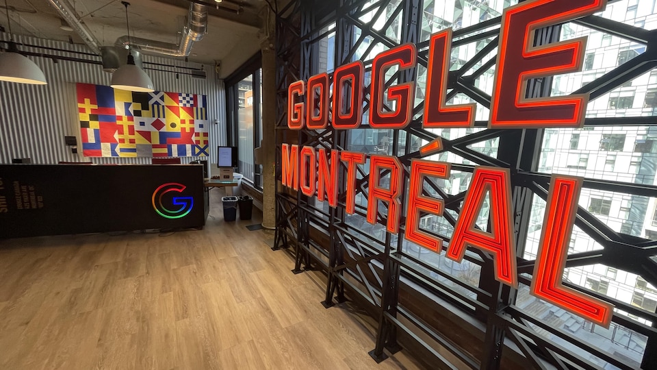 Logo de Google Montréal dans ses nouveaux bureaux à Montréal.