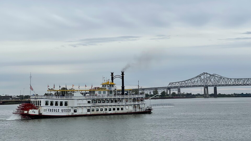 Un bateau aux abords de La Nouvelle-Orléans