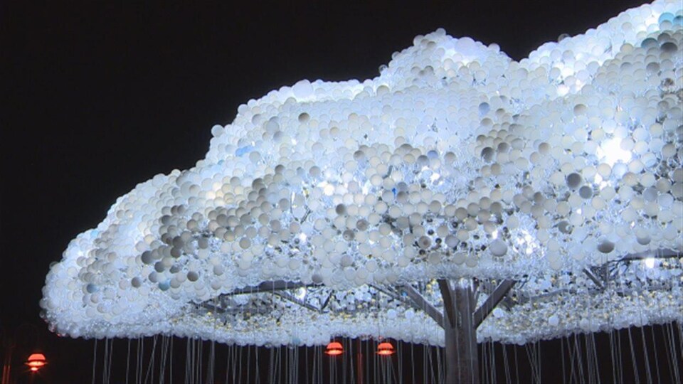 L'oeuvre « Cloud » présentée lors de l'événement Nuit blanche à Winnipeg.